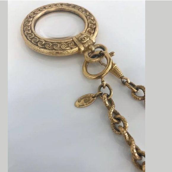 CHANEL MAGNIFYING GLASS MEDALLION NECKLACE NWOTS! - Picture 10 of 15